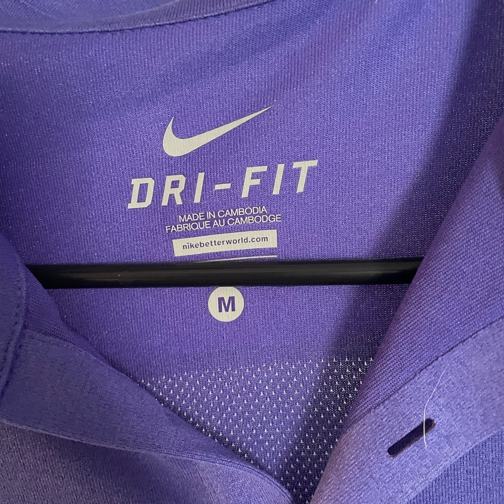 Nike dri fit golf shirt size mens size medium. Worn maybe 3 times